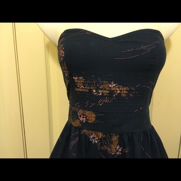 Kimchi Blue Strapless Dress. - Picture 3 of 5